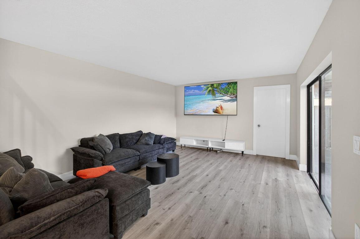 GARDEN LAKES AND GARDEN SQUARE SHOPS - Residential