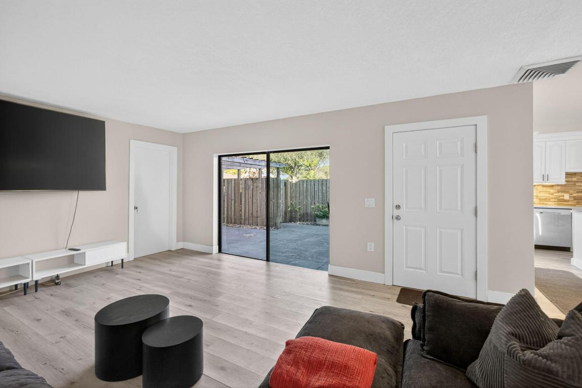 GARDEN LAKES AND GARDEN SQUARE SHOPS - Residential