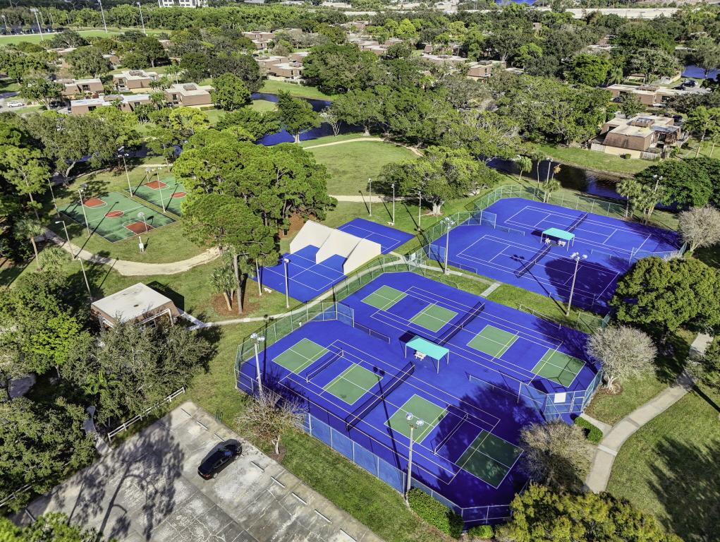 GARDEN LAKES AND GARDEN SQUARE SHOPS - Residential