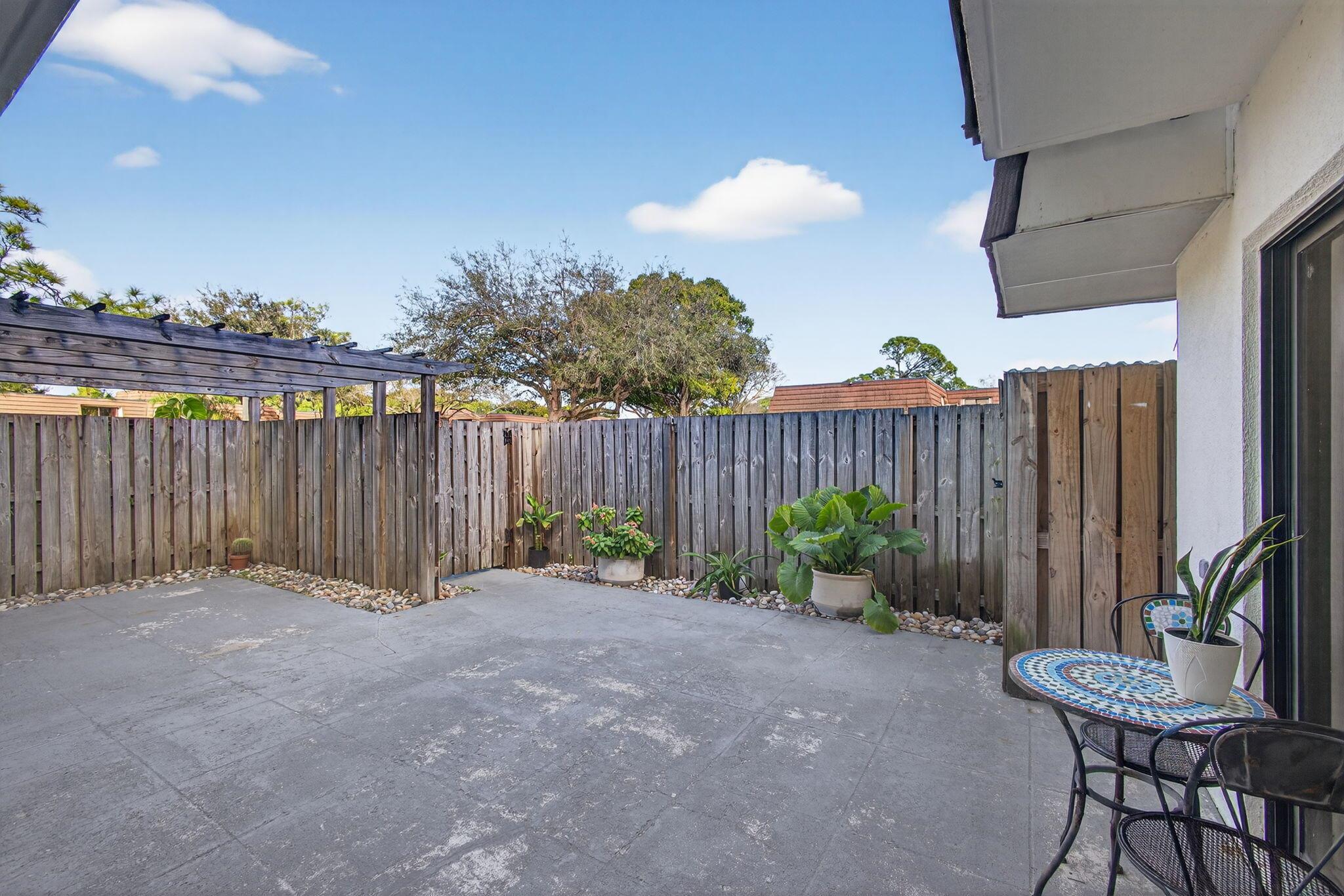 GARDEN LAKES AND GARDEN S - Residential