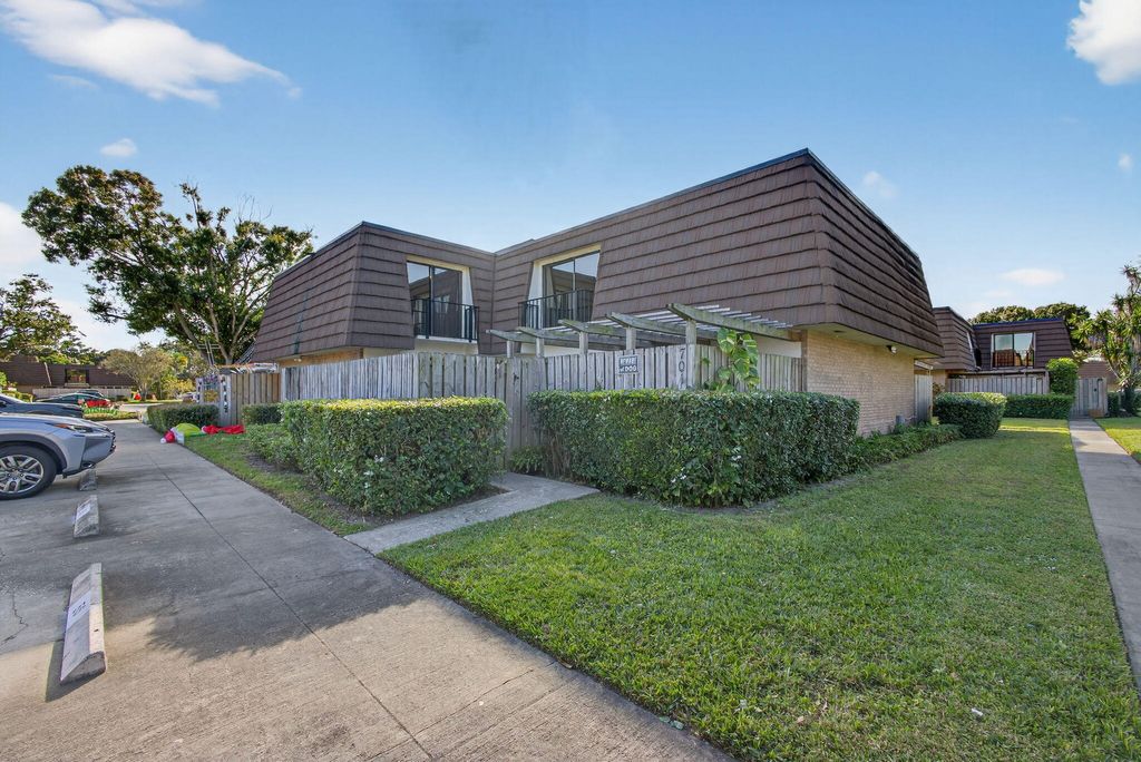 Photo of 701 7th Lane, Palm Beach Gardens, FL 33418 (MLS # R11150054)