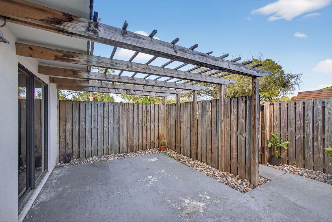 GARDEN LAKES AND GARDEN SQUARE SHOPS - Residential