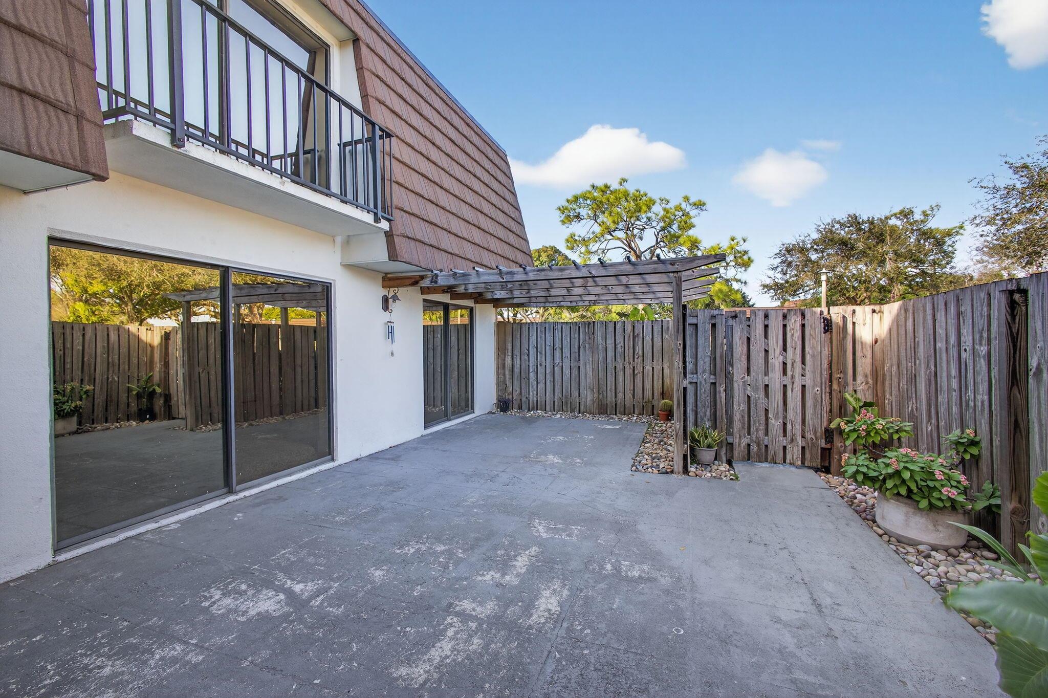 GARDEN LAKES AND GARDEN S - Residential