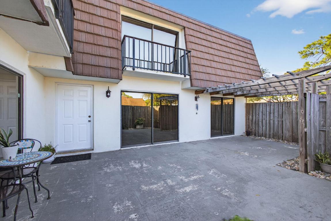 GARDEN LAKES AND GARDEN SQUARE SHOPS - Residential