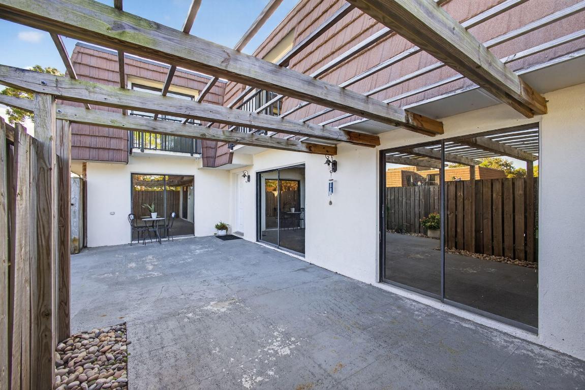 GARDEN LAKES AND GARDEN SQUARE SHOPS - Residential