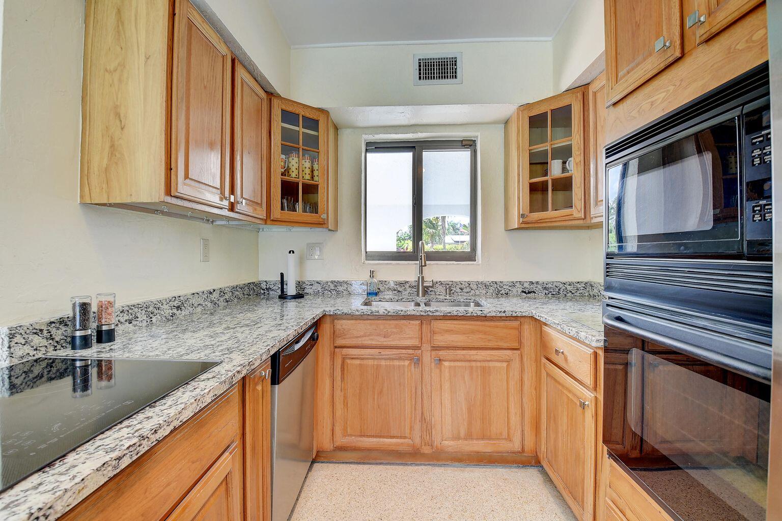 PALMETTO PARK TERRACE - Residential Lease