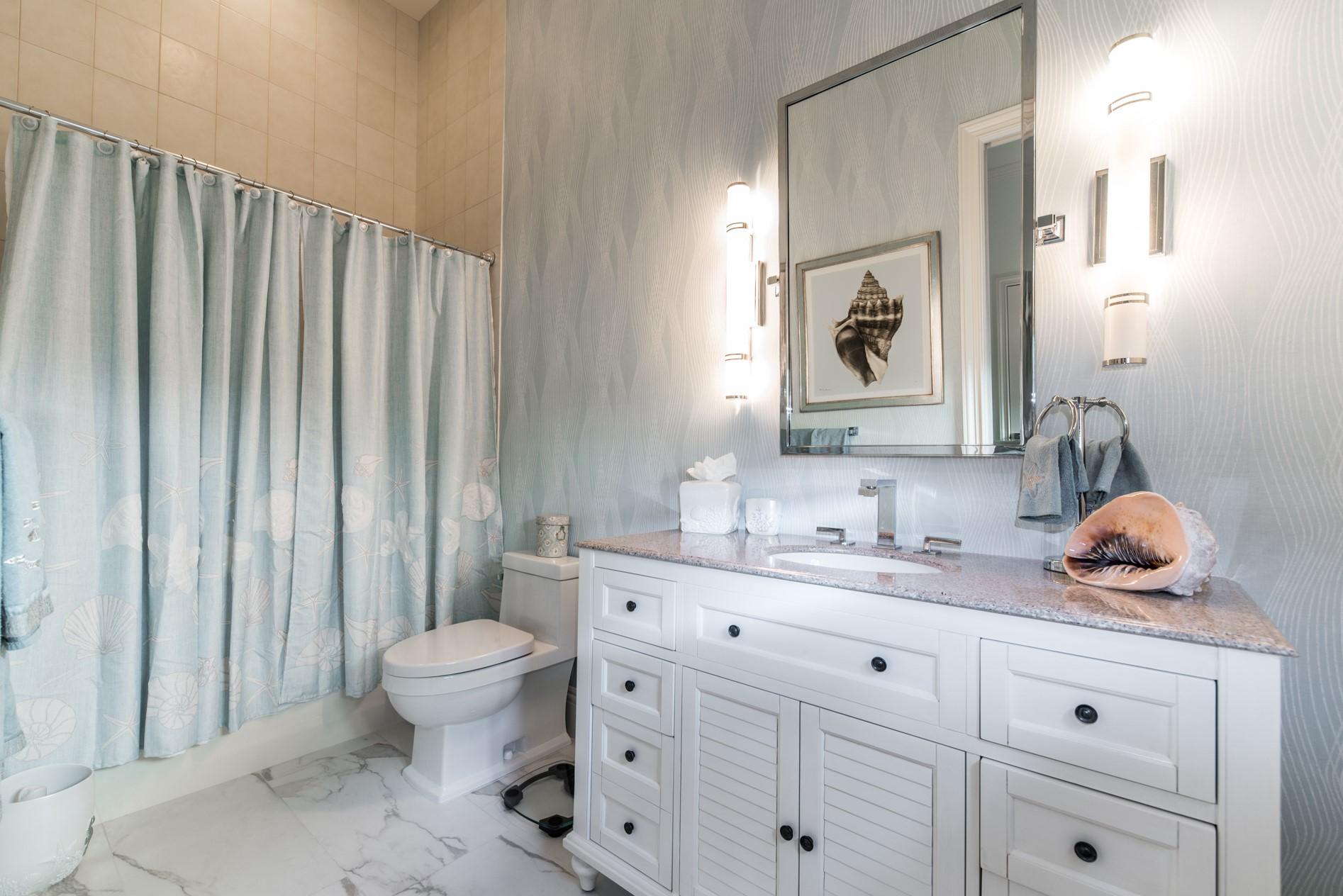 ADMIRALS COVE - Residential