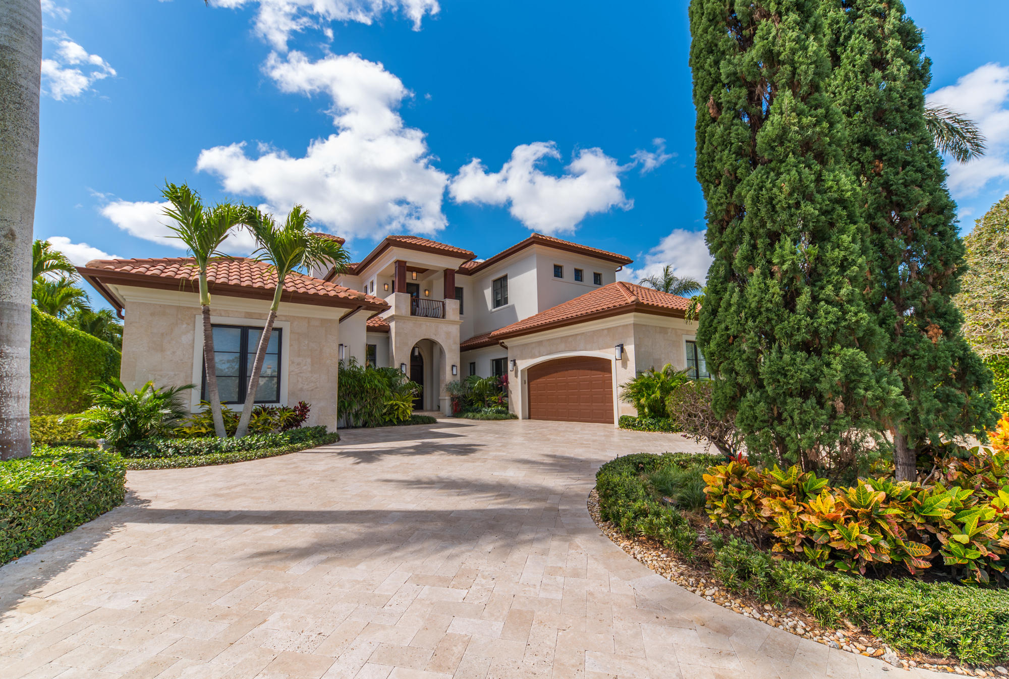 ADMIRALS COVE - Residential