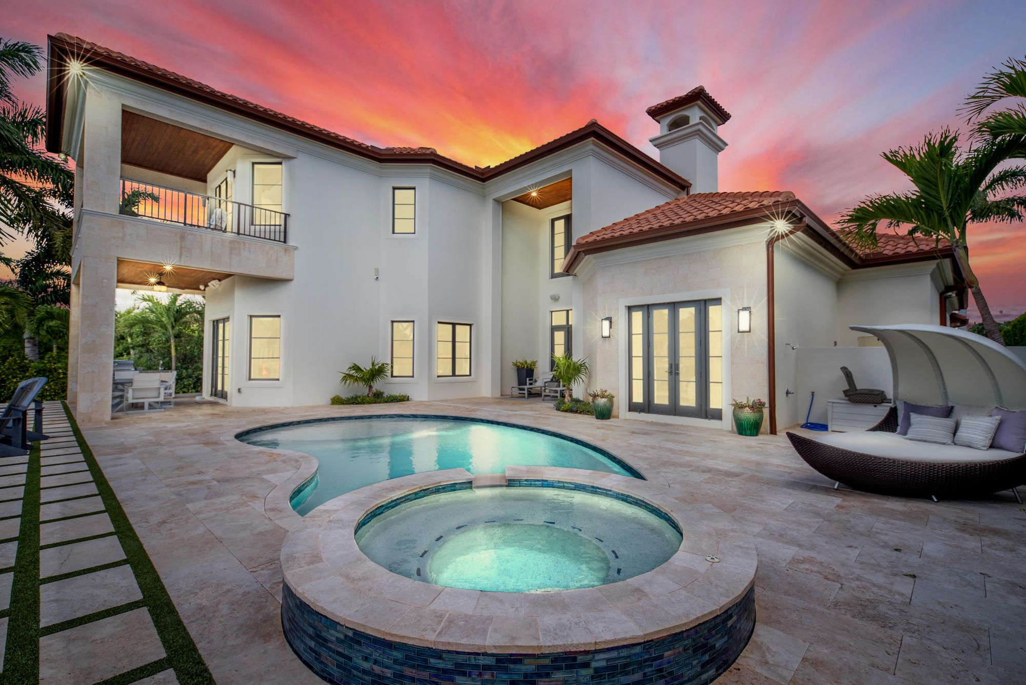 ADMIRALS COVE - Residential