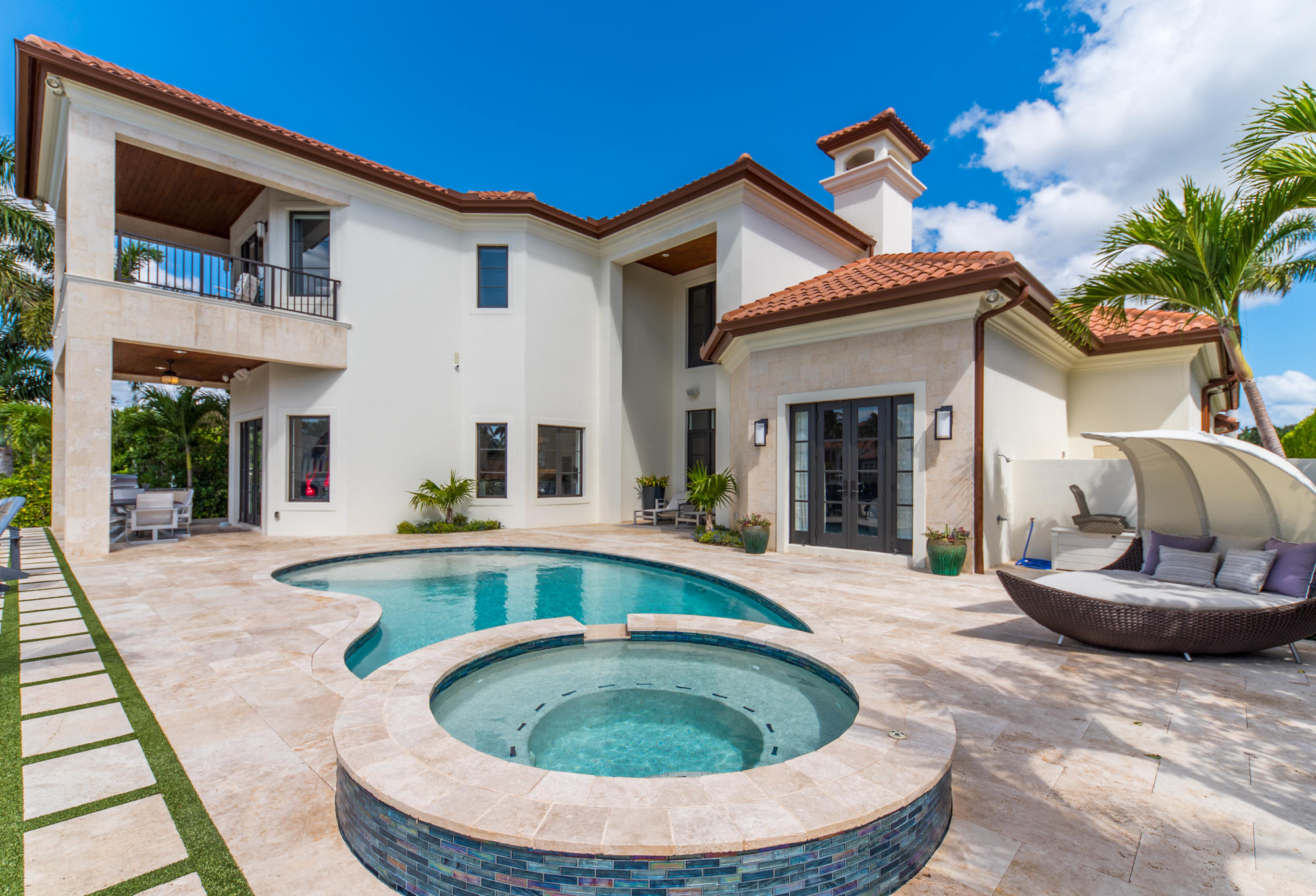 ADMIRALS COVE - Residential