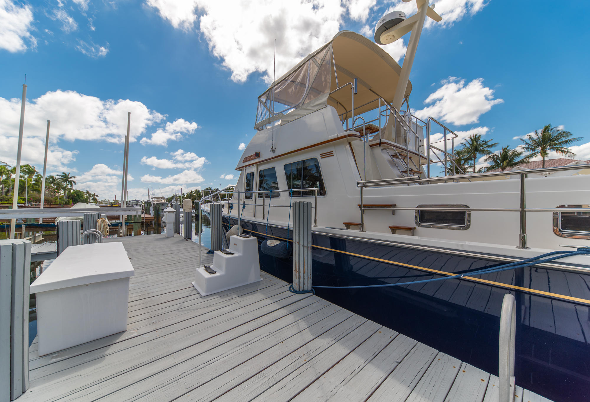 ADMIRALS COVE - Residential