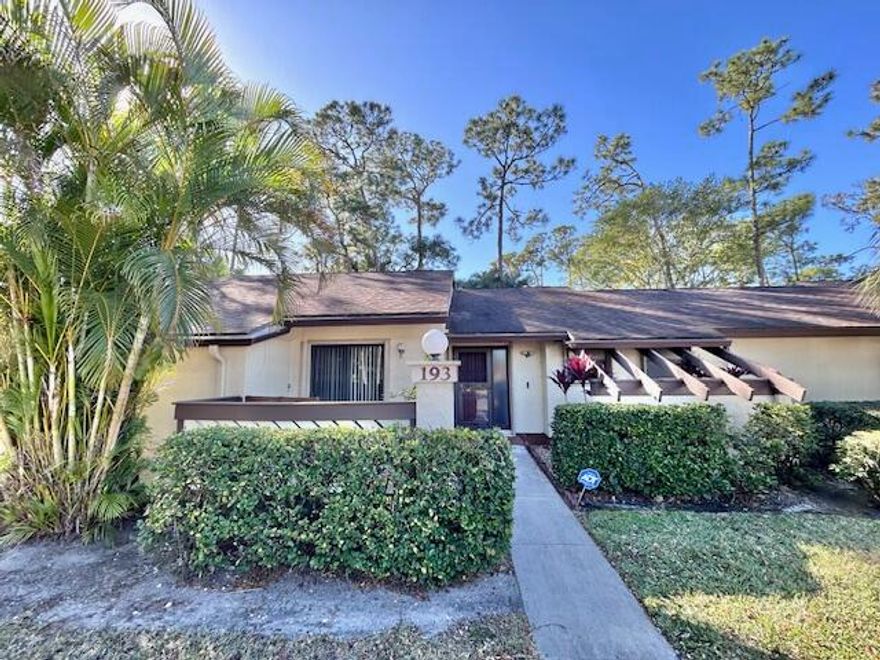 Awesome townhome in highly sought-after Strathmore Gate community, nestled in the heart of Royal Palm Beach. This exceptional property offers a blend of comfort and convenience, featuring spacious living areas, modern amenities & a welcoming outdoor patio-perfect for relaxation & entertainment. Residents can enjoy community facilities including a swimming pool, clubhouse, & scenic walking paths. The villa is part of a neighborhood community of 225 villa-style homes, strategically located close to the town's activities & services, making it a coveted location. Included in the dues are roof, basic cable, common area landscaping, pool maintenance, basic pest control & exterior building upkeep.