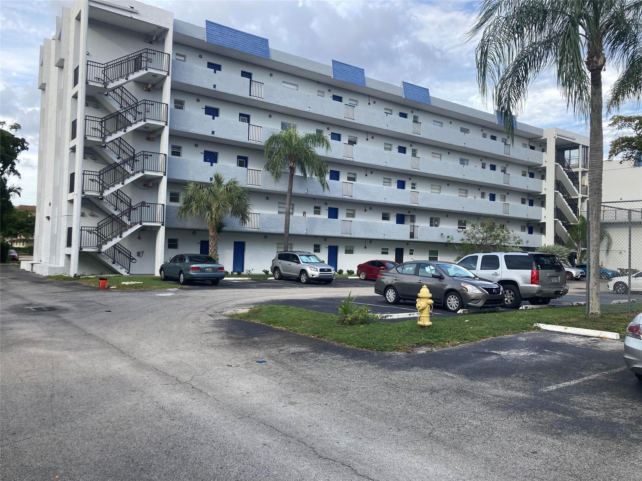 Beautiful Condo Townhouse with two Floors. First Floor features Dining/Living Room, Laundry Room, Kitchen, Half Bathroom and Patio. Second Floor features two bedrooms, 1 full bath beautifully renovated and balcony.
Freshly painted, Nice ceramic Tiles . Easy to show.
