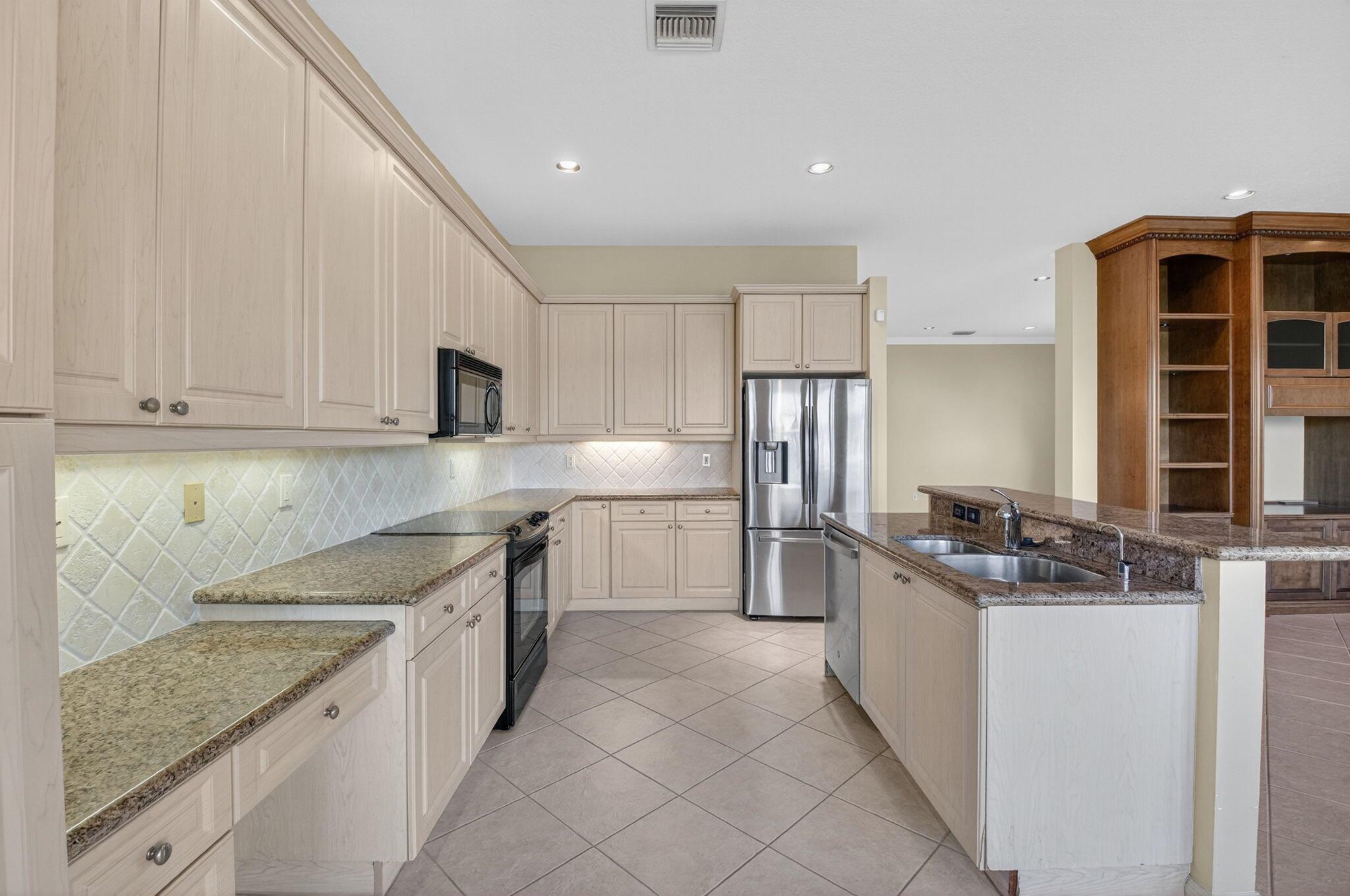 VALENCIA FALLS - Residential