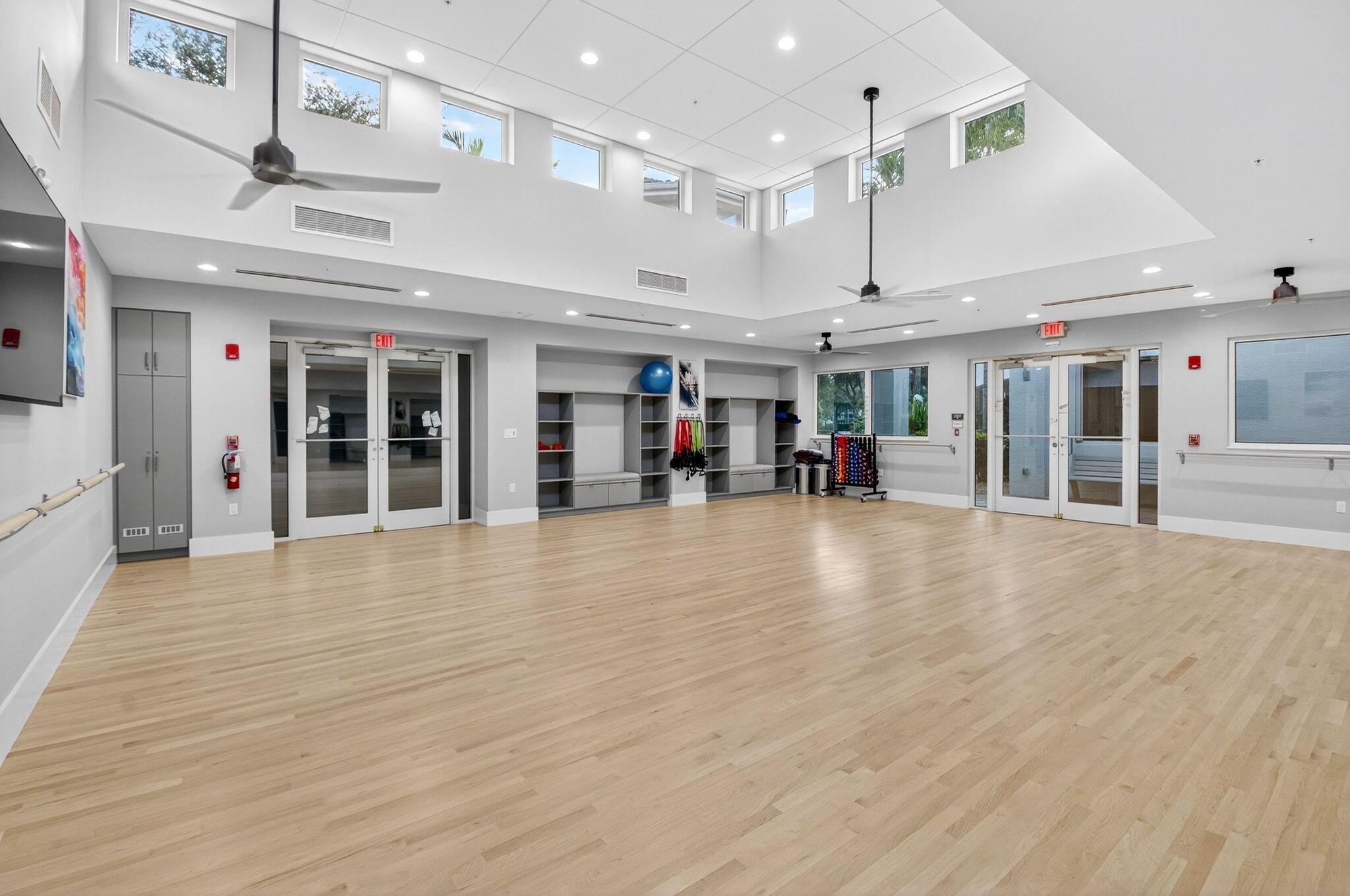 VALENCIA FALLS - Residential