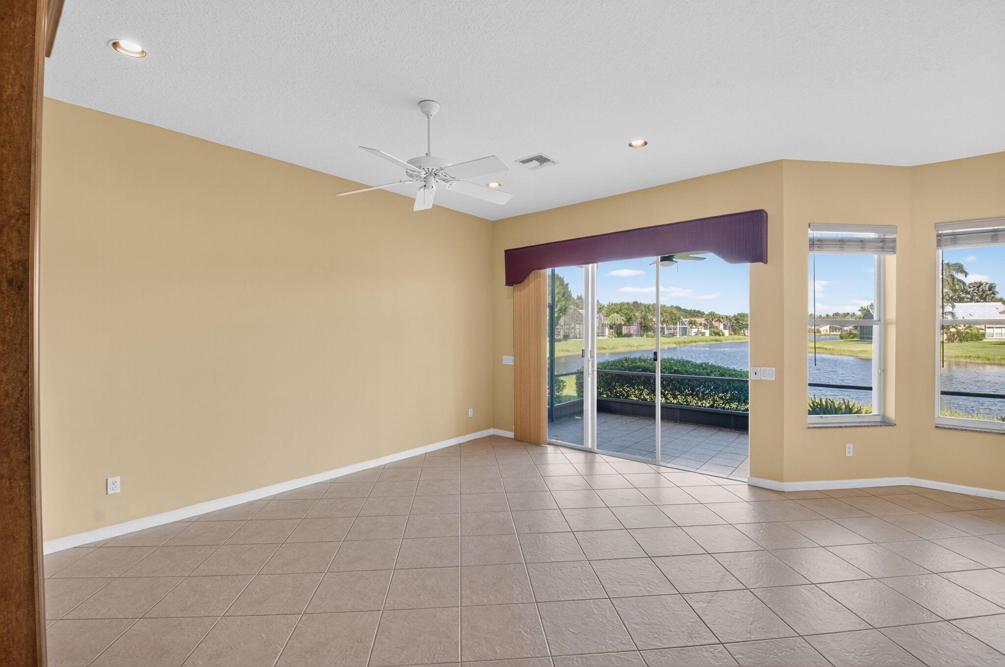 VALENCIA FALLS - Residential