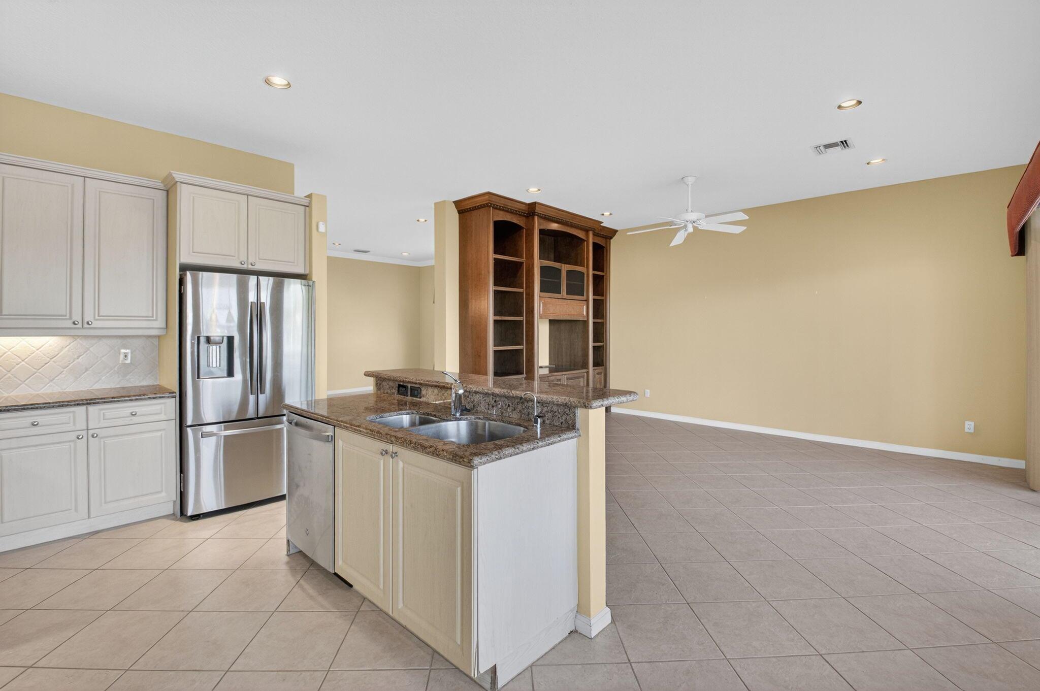 VALENCIA FALLS - Residential