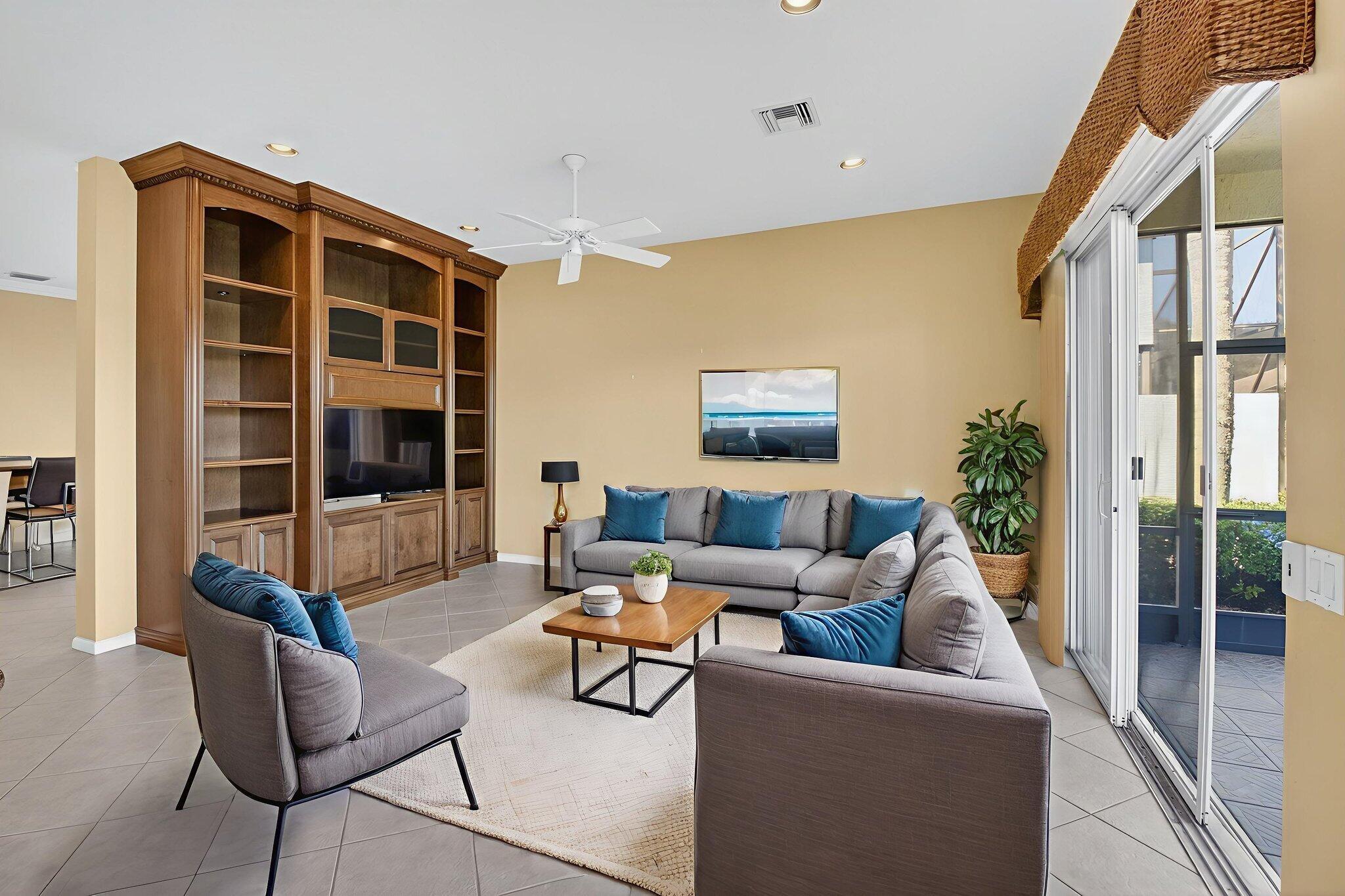 VALENCIA FALLS - Residential