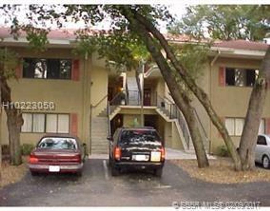 BEAUTIFUL 2 BED/ 2 BATH CONDO, WASHER DRYER IN UNIT, TILES THROUGHOUT, GREAT AMMENITIES, GREAT LOCATION!CLOSE TO HIGHWAYS!  CLOSE TO LAS OLAS AND 10 MINUTES FROM THE BEACH!!