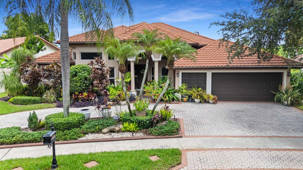 Photo of 1121 SW 156TH Avenue, Pembroke Pines, FL 33027 (MLS # B26059409)
