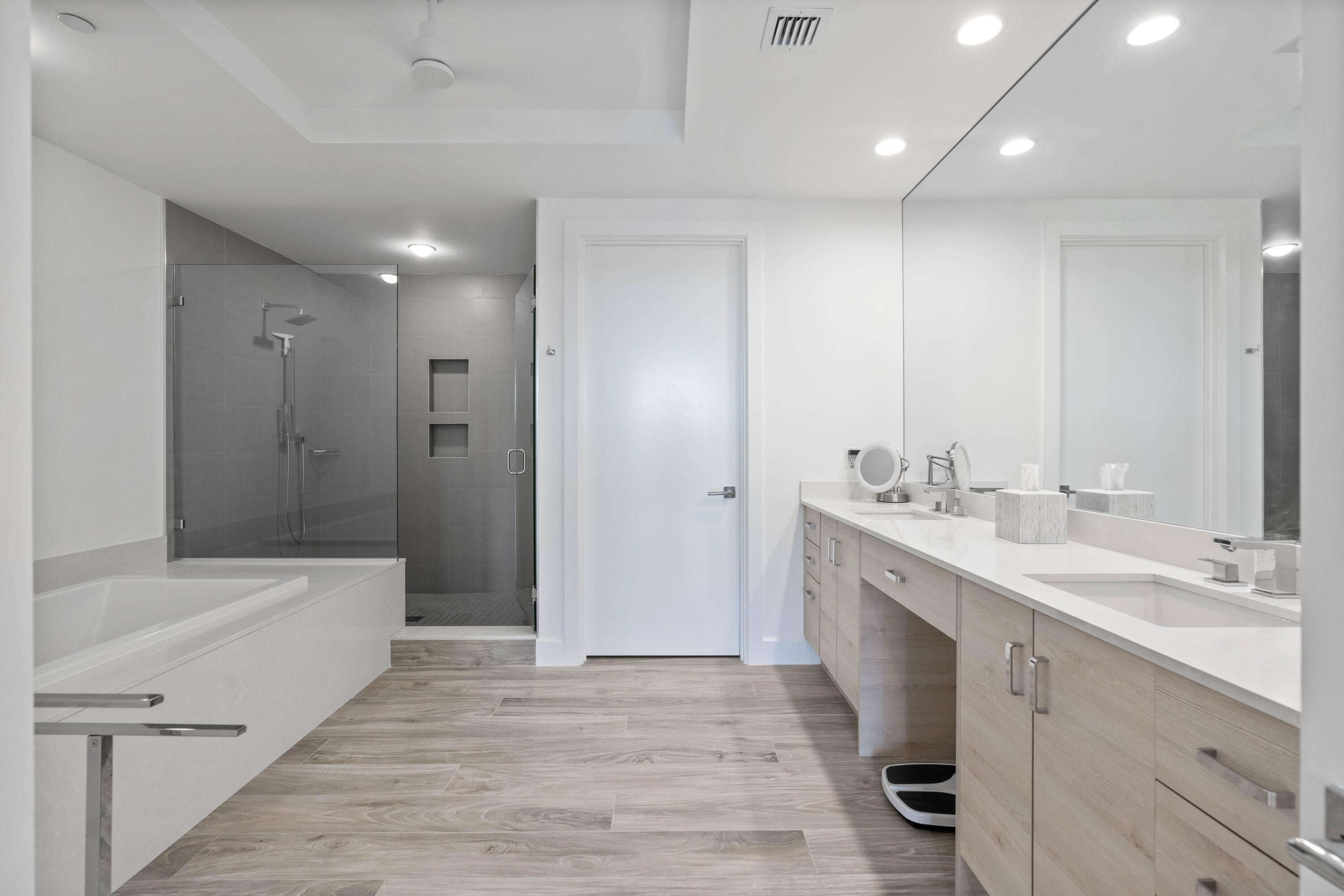 AZURE CONDO - Residential