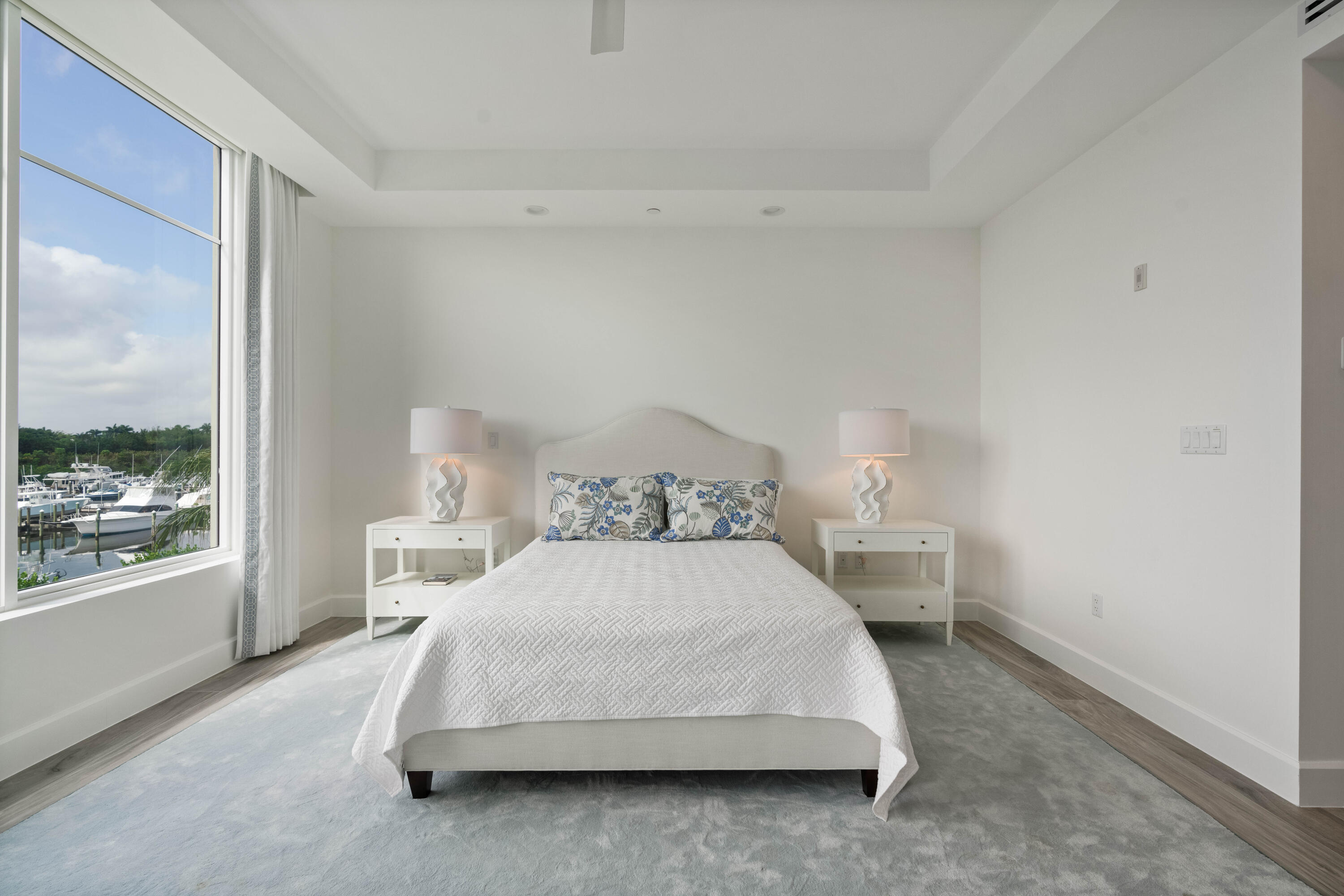 AZURE CONDO - Residential