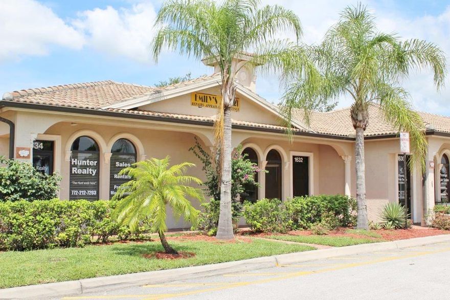 600-1,000 SF OF OFFICE/RETAIL SPACE AVILABLE. LOCATED IN AN ATTRACTIVE CENTER WITH GREAT EXPOSURE AND ACCESS FROM 4 LANED BAYSHORE BLVD. LOCATED BETWEEN TWO OF THE MAIN EAT-WEST ARTERIES OF PORT ST LUCIE WITH PSL BLVD TO THE SOUTH AND PRIMA VISTA BLVD TO THE NORTH. ITS GREAT LOCATION IS IN ROUTE TO THE DENSE RESIDENTIAL SOURROUNDINGS AS WELL AS TO FLORIDA'S TURNPIKE AND INTO NEARBY NEIGHBORHOOD OF ST LUCIE WEST.