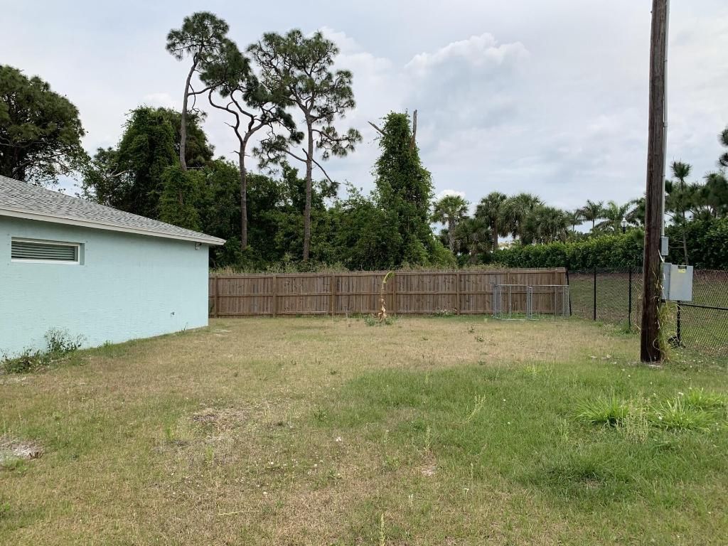 Photo of 872 SE Chaloupe Avenue, Port Saint Lucie, FL 34983 (MLS # R11158341)