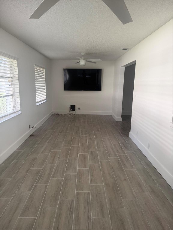 Lauderdale West 3 Sec 83- - Residential Lease