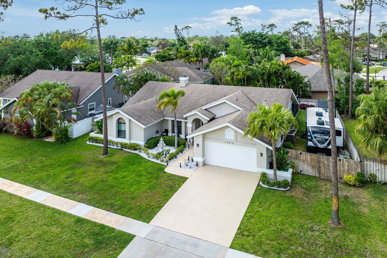 GREENVIEW SHORES 1 OF WELLINGTON - Residential