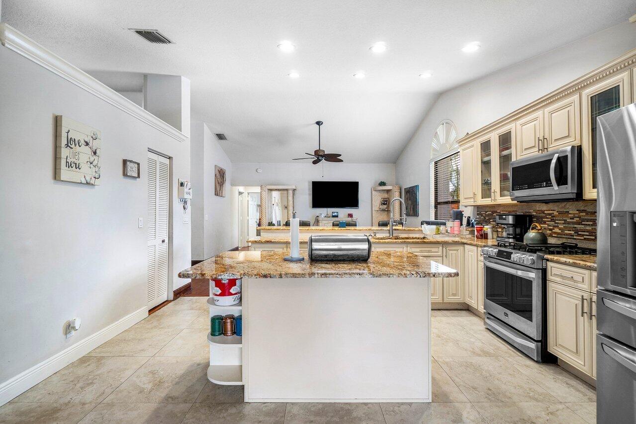 GREENVIEW SHORES 1 OF WELLINGTON - Residential