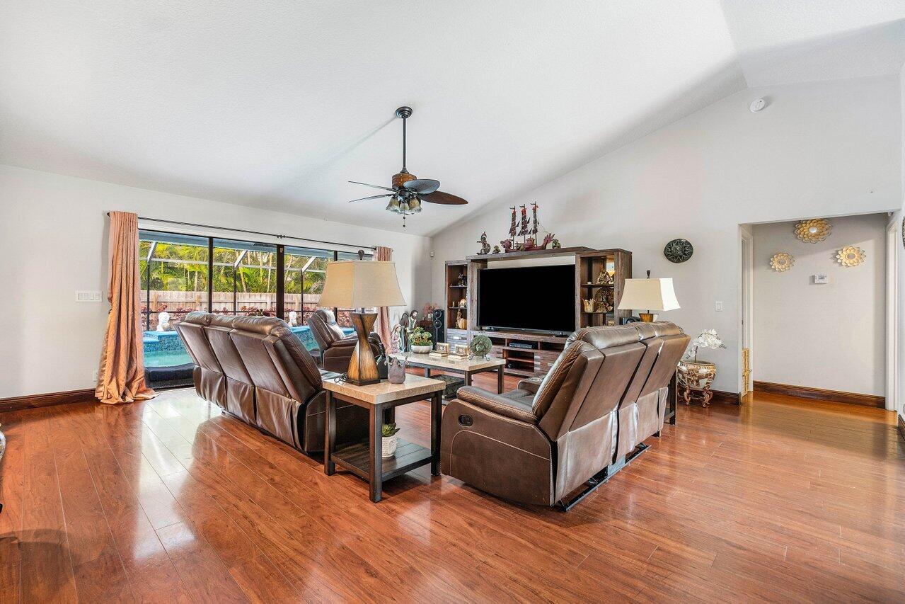 GREENVIEW SHORES 1 OF WELLINGTON - Residential