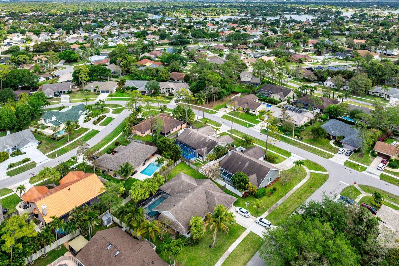 GREENVIEW SHORES 1 OF WELLINGTON - Residential