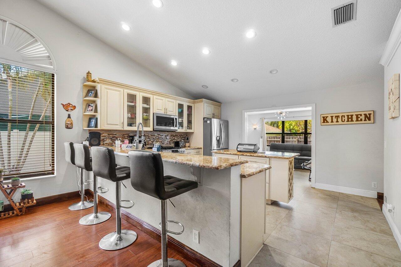 GREENVIEW SHORES 1 OF WELLINGTON - Residential