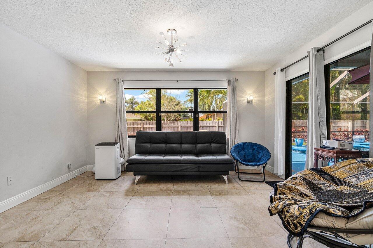 GREENVIEW SHORES 1 OF WELLINGTON - Residential