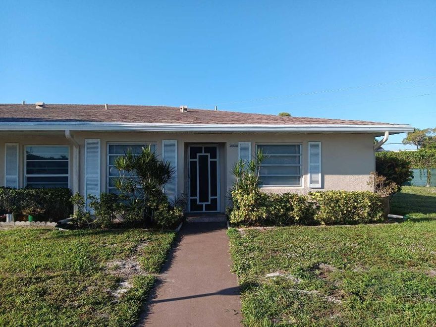 2/2 Beautiful condo 55 age and over community Vacant on lockbox. See ShowingTime for showing instructions. Lockbox is located on the front door. 700 credit score required by the association. 10 day association approval.