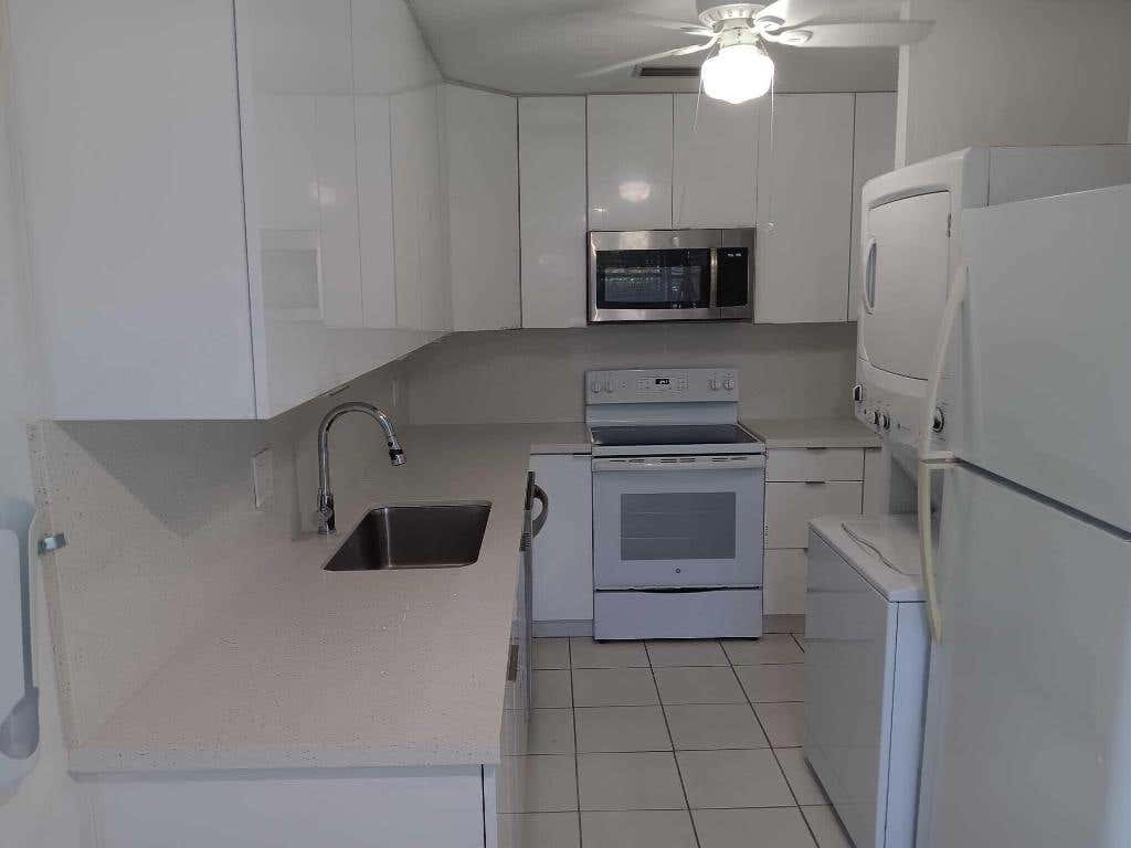 Photo of 20886 Vinesta Circle #313, Boca Raton, FL 33433 (MLS # R11145632)