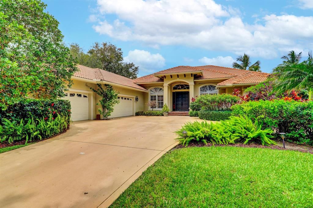 Photo of 8725 Man O War Road, Palm Beach Gardens, FL 33418 (MLS # R10735102)
