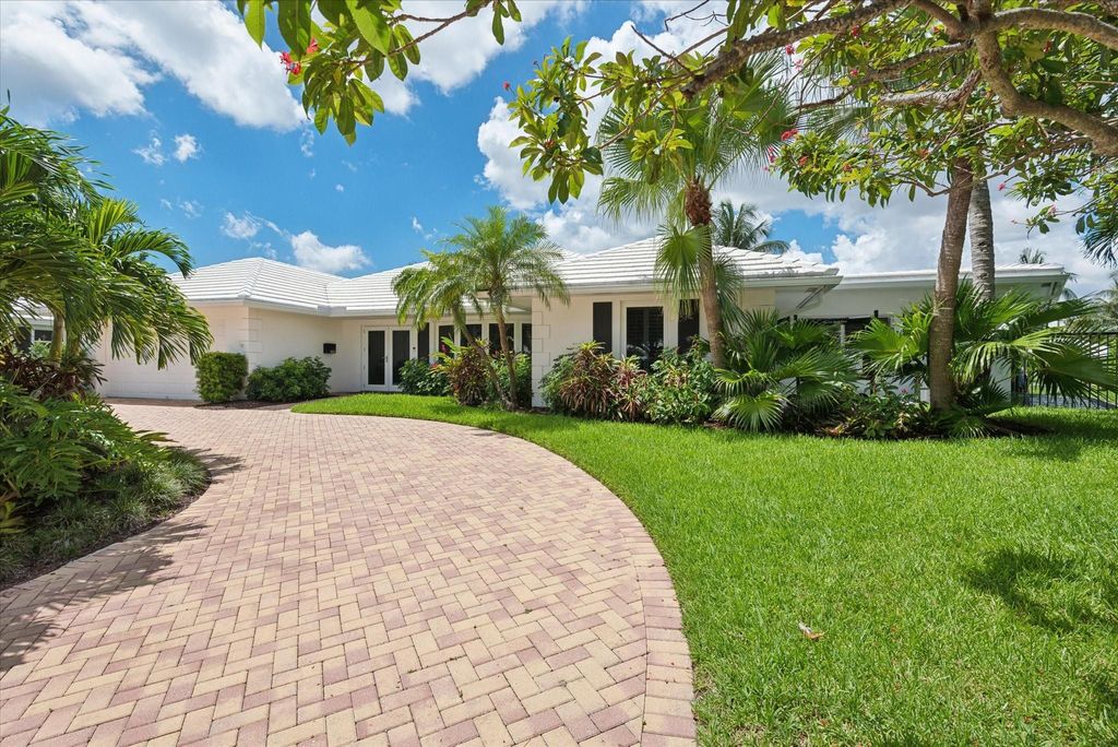 Photo of 800 Holly Lane, Boca Raton, FL 33486 (MLS # F10448426)