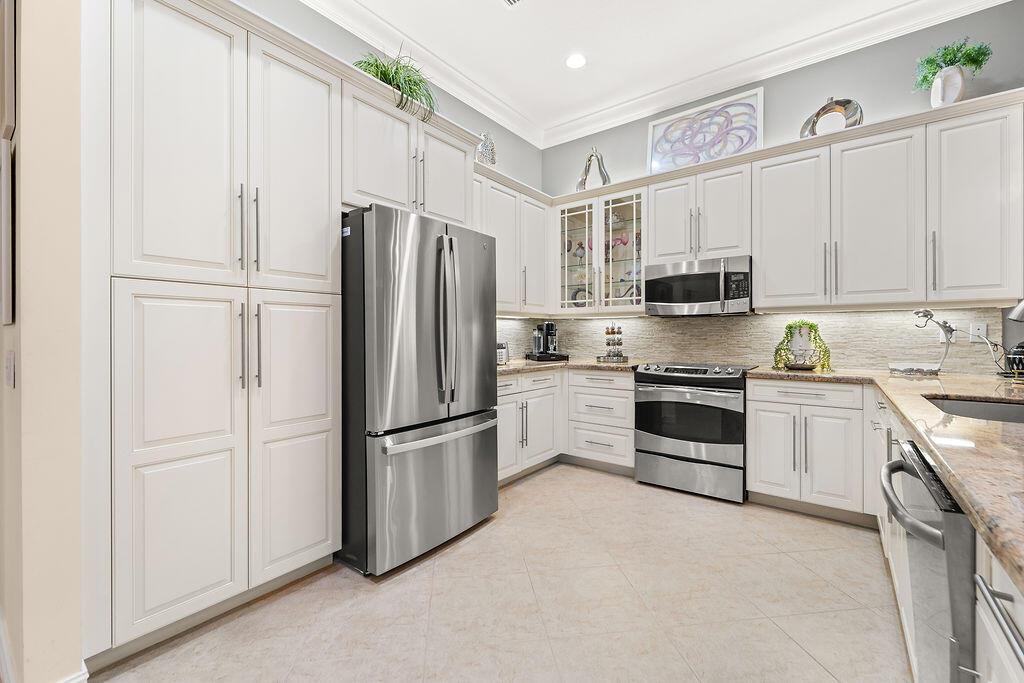 10013 Yellowfield Drive, Boynton Beach, FL, 33473/$898,000 4 10013 Yellowfield Drive