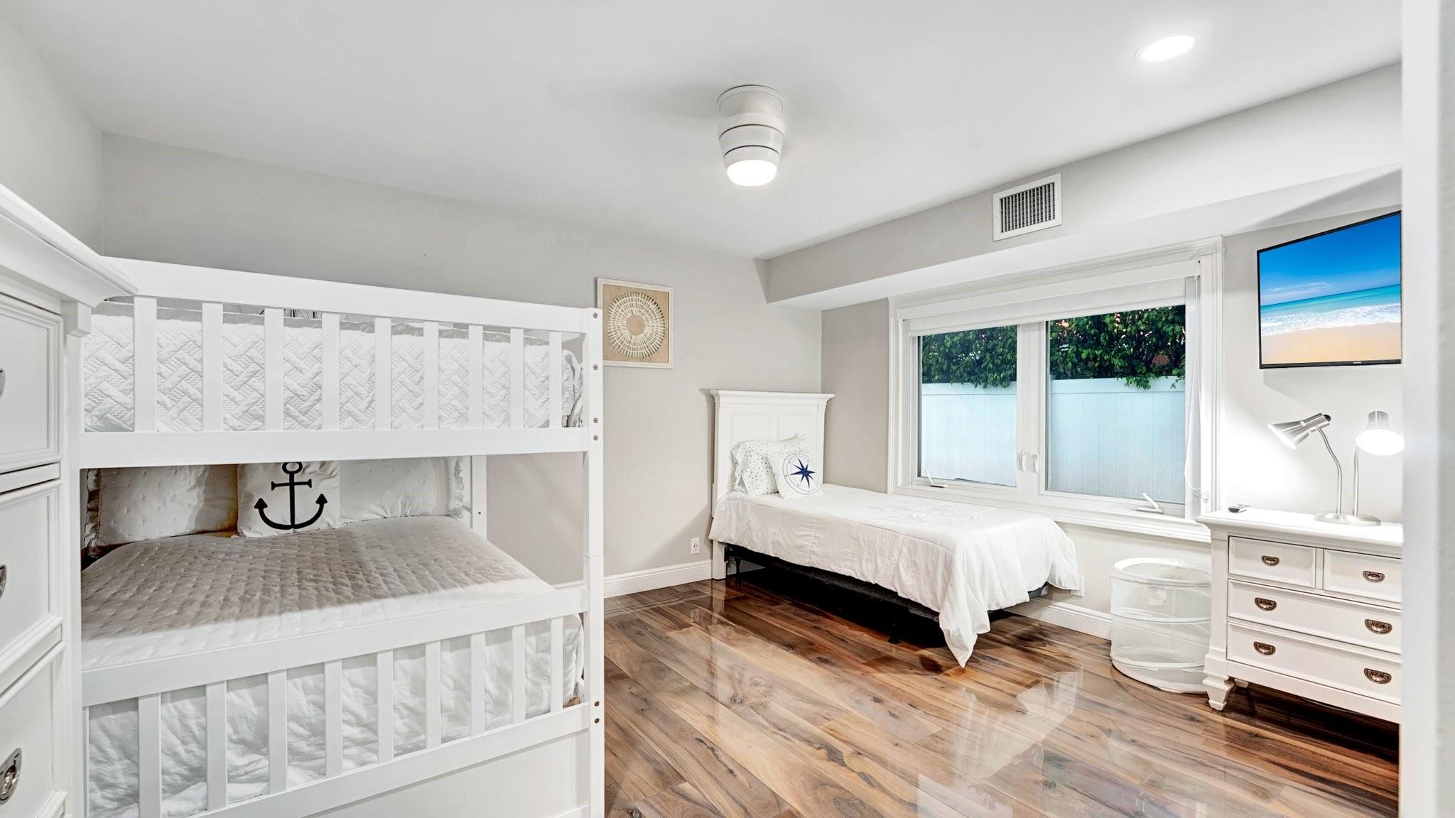 SANTA BARBARA SHORES - Residential