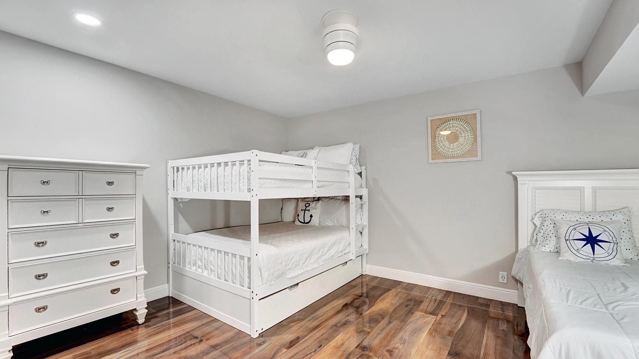 SANTA BARBARA SHORES - Residential