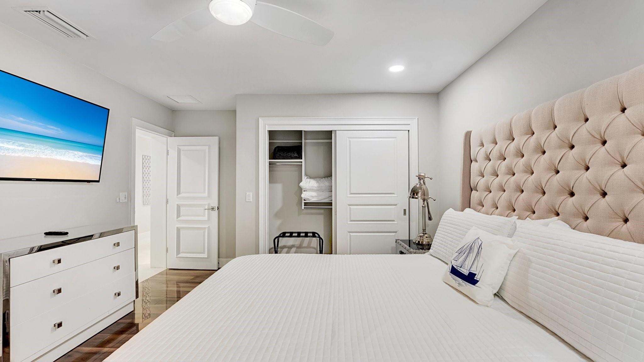 SANTA BARBARA SHORES - Residential