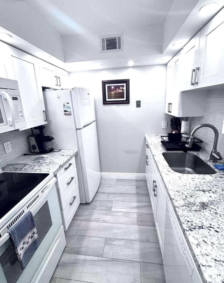 POMPANO BEACH CLUB - Residential Lease