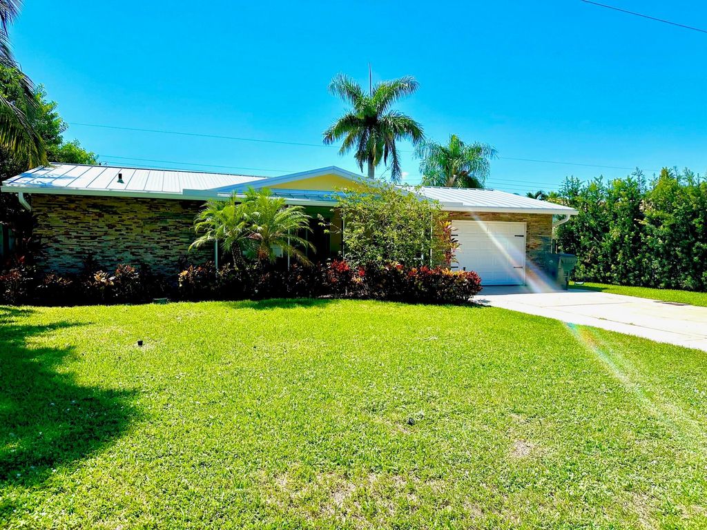 Photo of 460 NE 26th Terrace, Boca Raton, FL 33431 (MLS # R10909719)