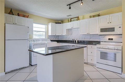 11 Vista Palm Lane 203 Vero Beach FL 32962