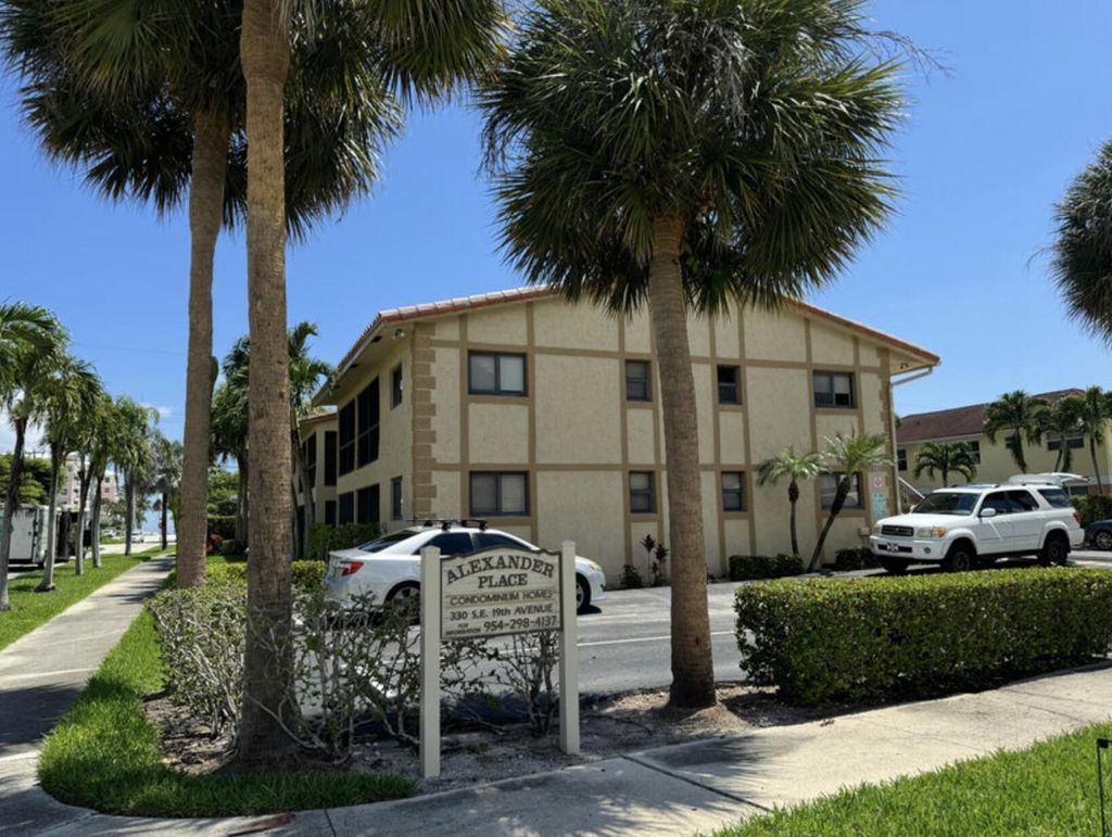 Photo of 330 SE 19th Avenue #E, Deerfield Beach, FL 33441 (MLS # R11125790)