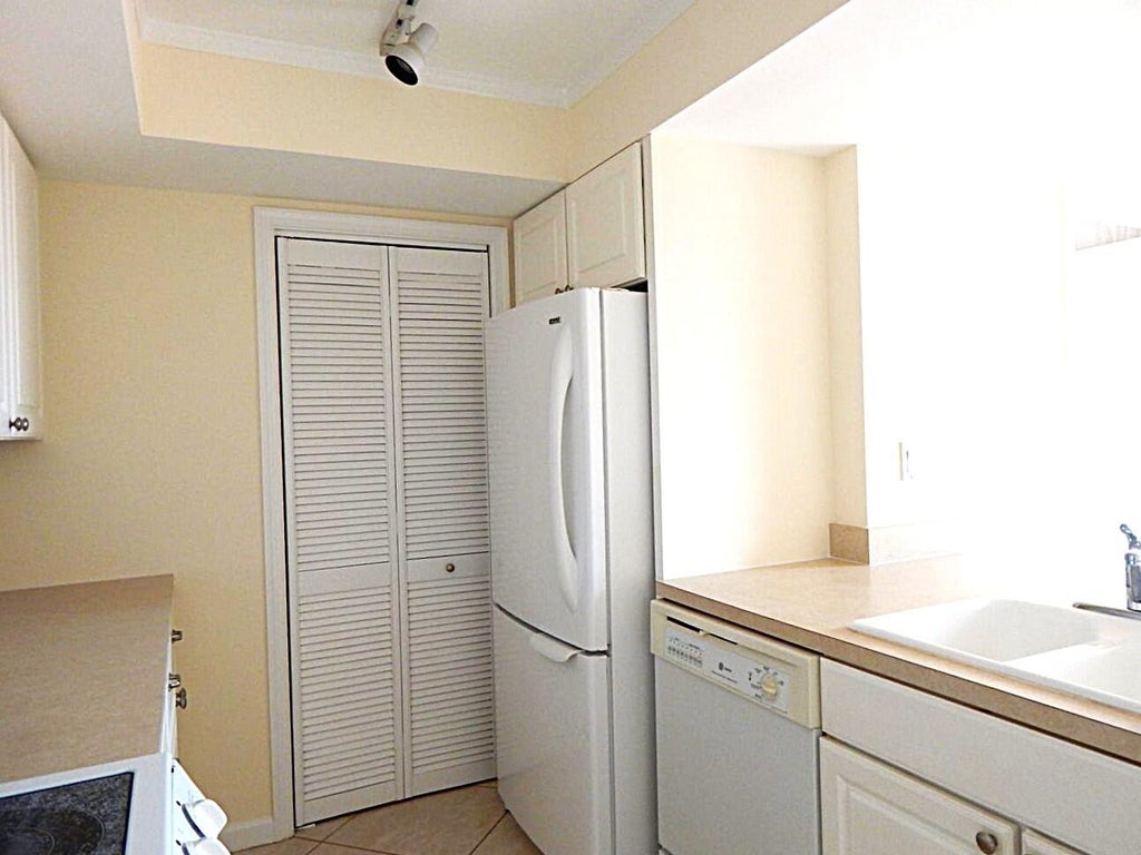 Photo of 5250 Woodland Lakes Drive #231, Palm Beach Gardens, FL 33418 (MLS # R11095844)