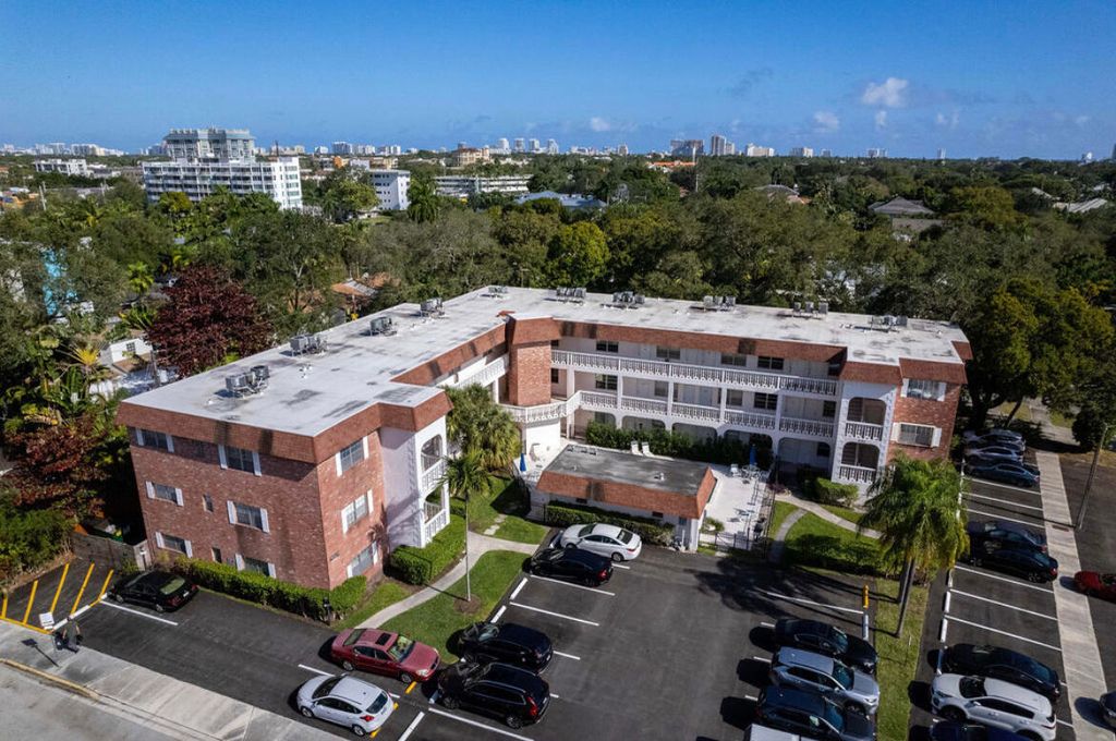 Photo of 601 SE 5th Court #102, Fort Lauderdale, FL 33301 (MLS # B26006945)