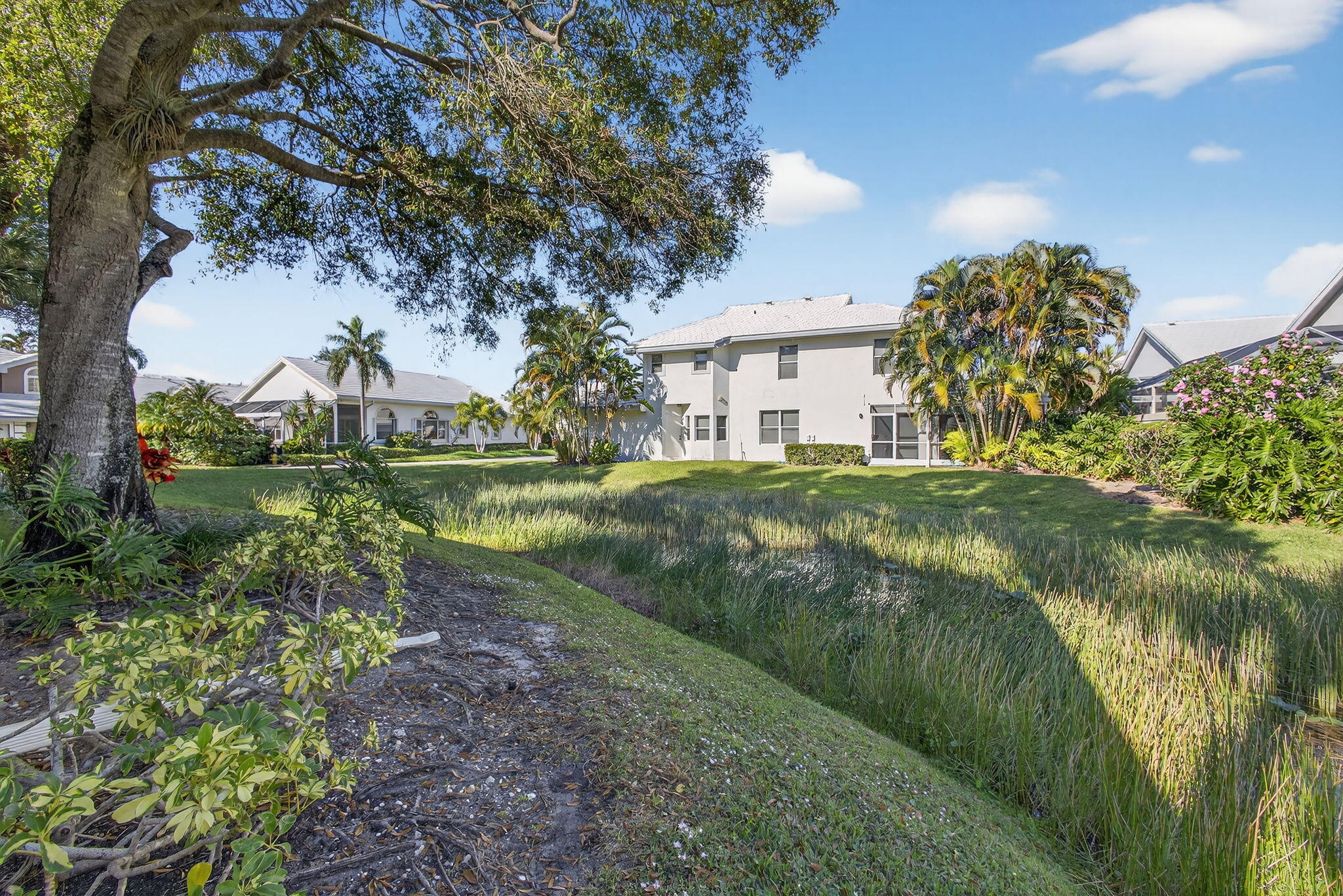 LAKES CONDO - Residential Lease